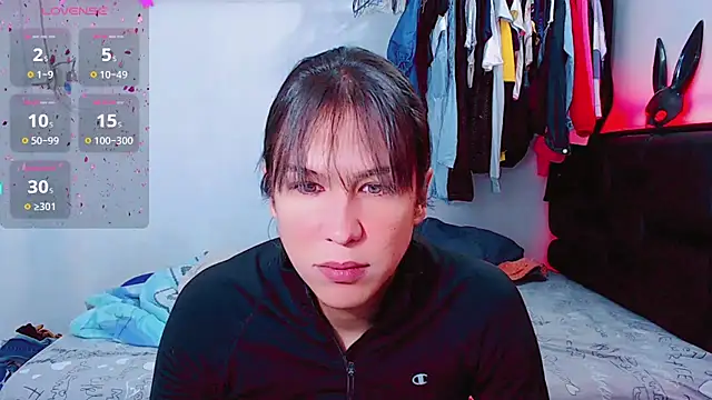 Snapshot of Azley_sweet chatting on June 19, 1:37 pm Azley sweet online show from June 19, 1:37 pm