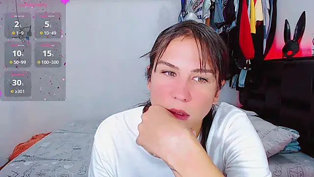 Snapshot of Azley_sweet chatting on June 24, 2:27 pm Azley sweet online show from June 24, 2:27 pm