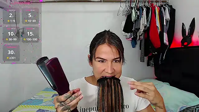 Snapshot of Azley_sweet chatting on June 30, 1:01 pm Azley sweet online show from June 30, 1:01 pm