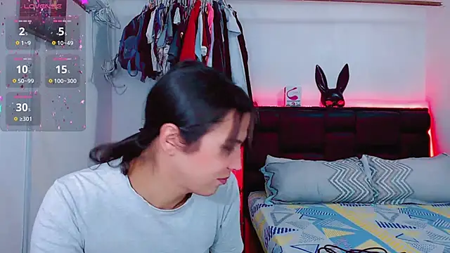 Snapshot of Azley_sweet chatting on August 5, 3:37 pm Azley sweet online show from August 5, 3:37 pm
