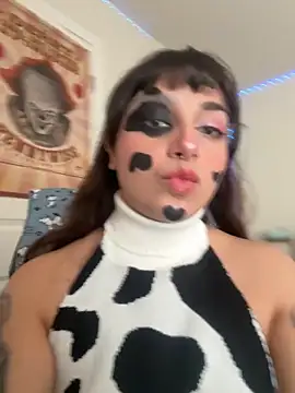 CharmingMaddie online show from October 1, 4:35 pm