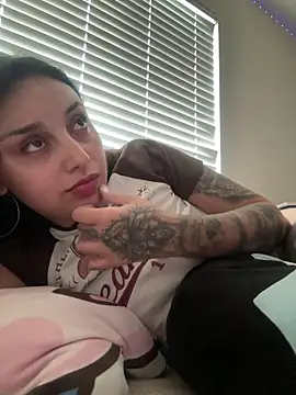 CharmingMaddie online show from April 15, 8:09 pm