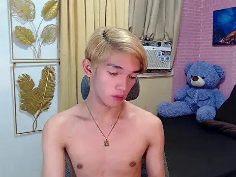 Snapshot of fuckerfriendsxx chatting on April 21, 12:00 pm fuckerfriendsxx online show from April 21, 12:00 pm