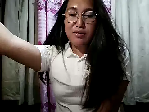 Snapshot of Romantic_Sabrina chatting on August 3, 3:16 am Romantic Sabrina online show from August 3, 3:16 am