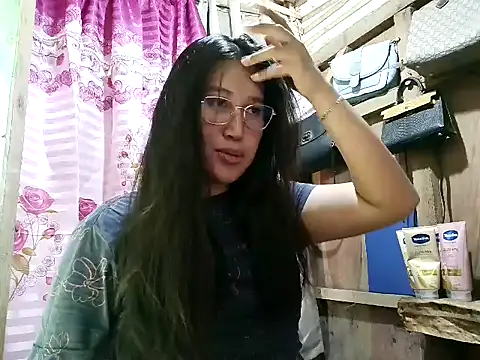 Snapshot of Romantic_Sabrina chatting on August 4, 12:25 am Romantic Sabrina online show from August 4, 12:25 am