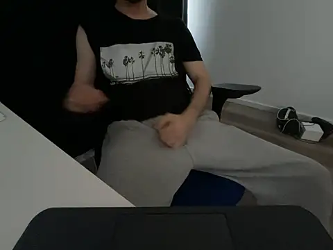 Snapshot of Frankieyyy1 chatting on April 1, 5:32 pm Frankieyyy1 online show from April 1, 5:32 pm