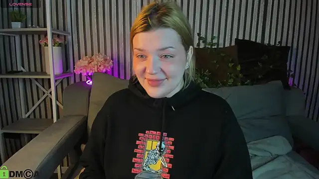 Michele Greenn online show from April 14, 1:11 am