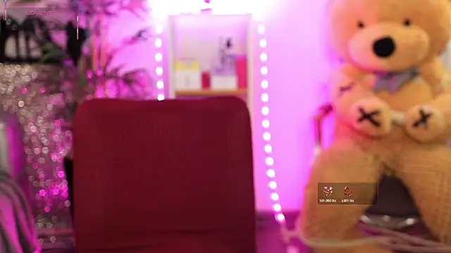 NovaHollisx online show from March 27, 8:20 am