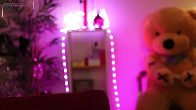 NovaHollisx online show from April 5, 4:42 am