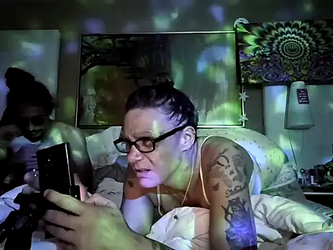 SparklesB1tch online show from April 9, 11:59 am