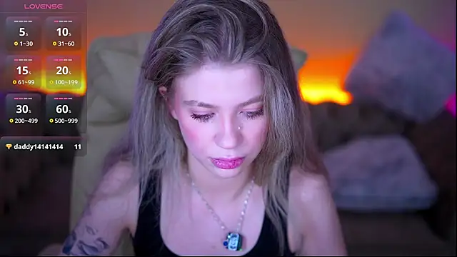 Snapshot of SandyLayy chatting on June 11, 10:41 pm SandyLayy online show from June 11, 10:41 pm