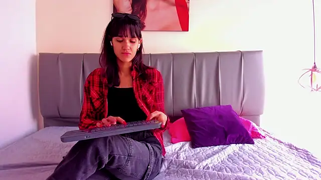 iisabella noa online show from March 26, 12:33 pm