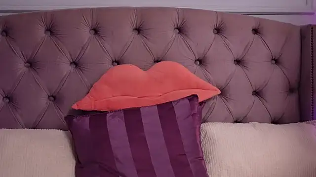 Snapshot of JenniferLovve chatting on July 6, 2:41 am JenniferLovve online show from July 6, 2:41 am