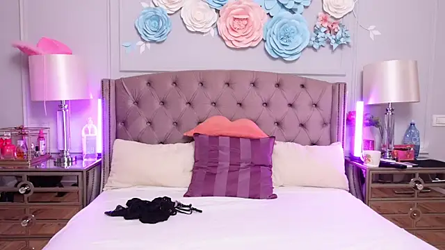 Snapshot of JenniferLovve chatting on July 10, 4:39 am JenniferLovve online show from July 10, 4:39 am
