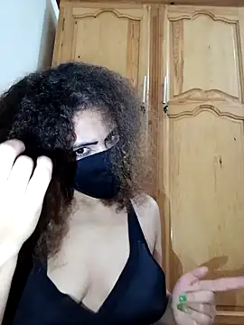 Snapshot of ghadiraa chatting on November 6, 1:50 am ghadiraa online show from November 6, 1:50 am