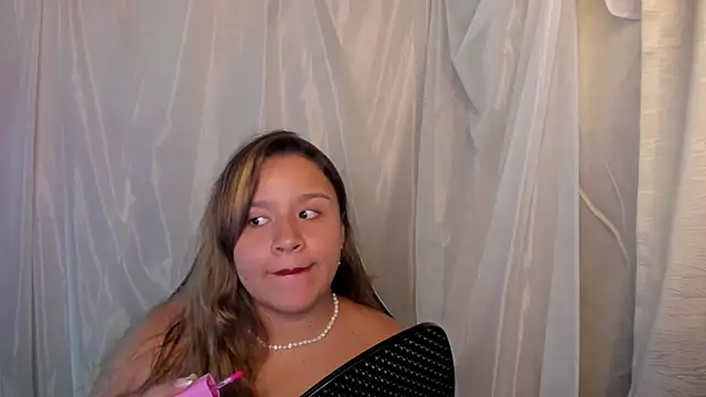 ElaBourn  online show from March 30, 10:33 pm