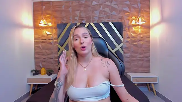 Emmaa white  online show from January 16, 5:17 pm