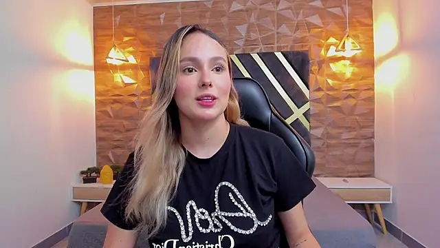 Emmaa white  online show from April 10, 5:17 pm