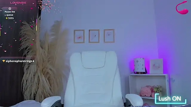 shannel moss   online show from November 13, 11:14 pm