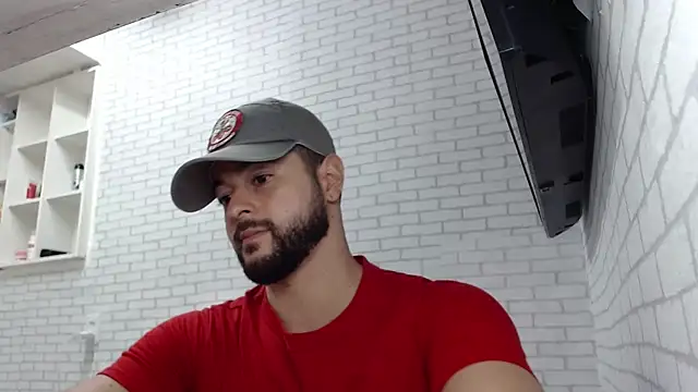 BombeiroHotx online show from March 12, 9:10 pm