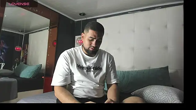 Snapshot of Yuber3 chatting on January 13, 11:10 pm Yuber3 online show from January 13, 11:10 pm