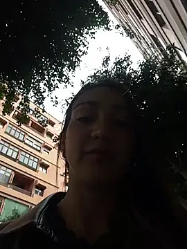 Ninabigtitied online show from December 19, 12:45 pm