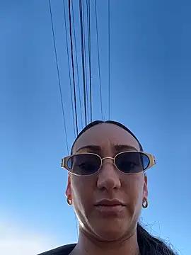 Ninabigtitied online show from February 9, 12:31 pm