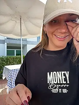 Ninabigtitied online show from April 12, 12:43 pm