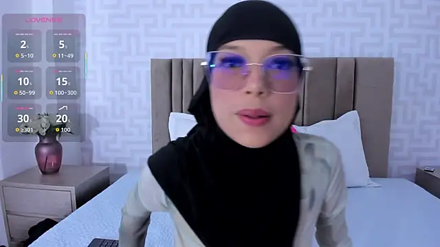 naishaa  online show from December 19, 6:48 pm