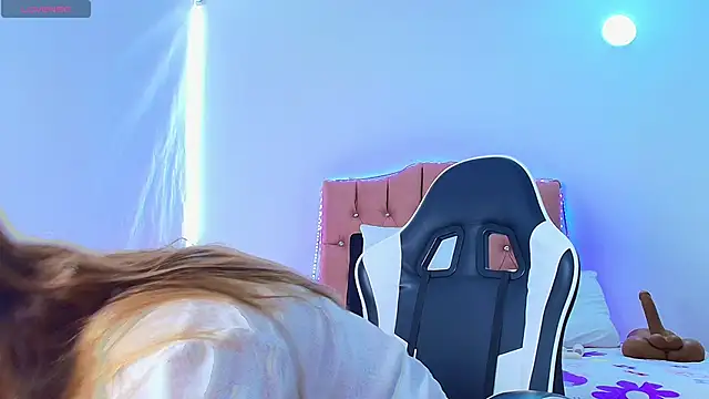 Snapshot of naomi_diamond_ chatting on May 1, 11:59 am naomi diamond online show from May 1, 11:59 am