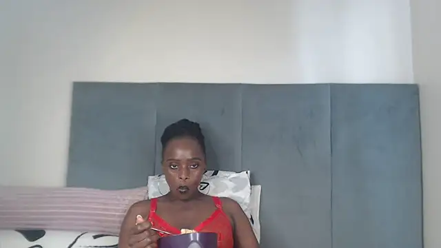 Snapshot of Jah-Queen chatting on March 4, 8:31 am Jah-Queen online show from March 4, 8:31 am