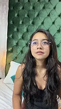 Snapshot of Lily_June chatting on May 13, 4:59 pm Lily June online show from May 13, 4:59 pm