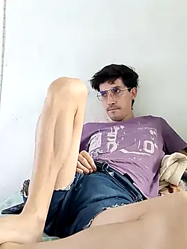 Snapshot of Dilanstrawberry chatting on March 3, 9:31 pm Dilanstrawberry online show from March 3, 9:31 pm