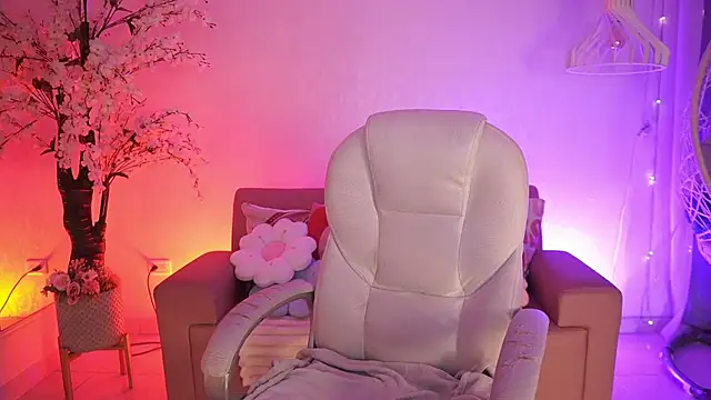 Snapshot of JadeSummerr chatting on April 30, 11:38 am JadeSummerr online show from April 30, 11:38 am