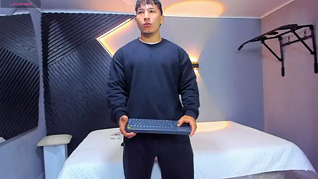 Horny nick18 online show from March 29, 11:21 am