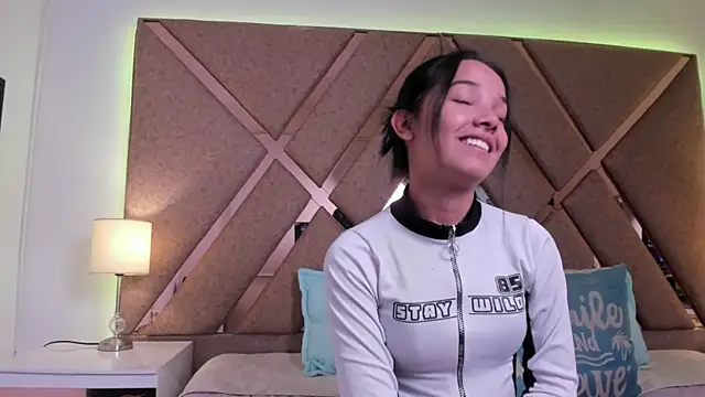 Snapshot of BelhaLawuo chatting on January 17, 8:34 pm BelhaLawuo online show from January 17, 8:34 pm