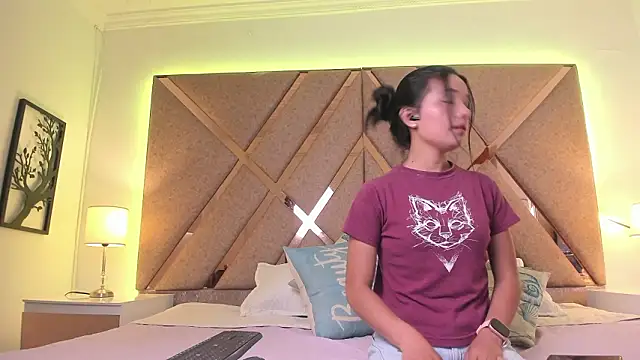 Snapshot of BelhaLawuo chatting on February 27, 7:58 pm BelhaLawuo online show from February 27, 7:58 pm