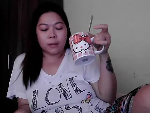 Snapshot of mimi15 chatting on May 9, 7:35 am mimi15 online show from May 9, 7:35 am
