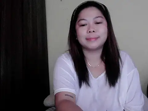 Snapshot of mimi15 chatting on May 10, 11:10 pm mimi15 online show from May 10, 11:10 pm