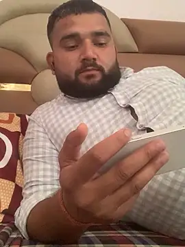 Snapshot of amitsharma7868 chatting on May 1, 8:19 am amitsharma7868 online show from May 1, 8:19 am