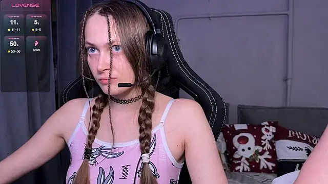 cutemilana sexwife online show from February 7, 8:56 pm