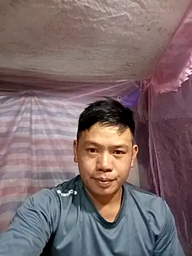 Snapshot of DungLuongg chatting on April 9, 2:00 pm DungLuongg online show from April 9, 2:00 pm