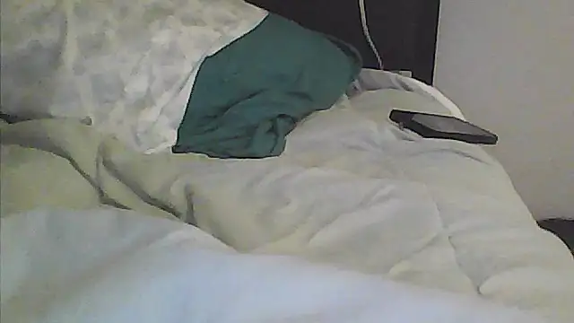 Snapshot of sarahkat86 chatting on April 21, 1:42 am sarahkat86 online show from April 21, 1:42 am