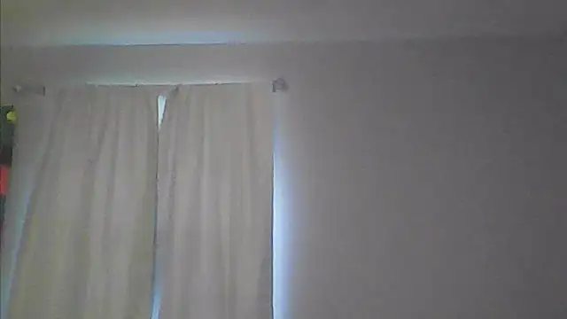 Snapshot of sarahkat86 chatting on May 5, 11:13 pm sarahkat86 online show from May 5, 11:13 pm
