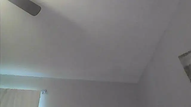 Snapshot of sarahkat86 chatting on May 16, 11:03 pm sarahkat86 online show from May 16, 11:03 pm
