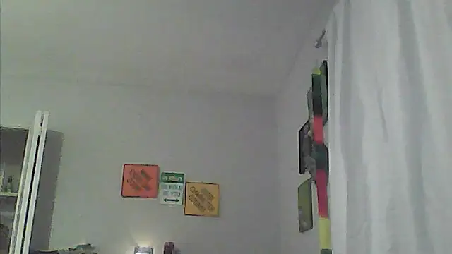 Snapshot of sarahkat86 chatting on May 19, 1:56 am sarahkat86 online show from May 19, 1:56 am