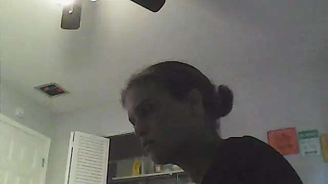 Snapshot of sarahkat86 chatting on May 19, 9:32 pm sarahkat86 online show from May 19, 9:32 pm