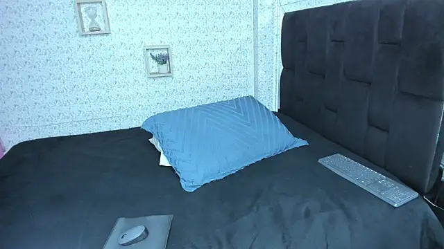 lisa logan online show from January 14, 4:51 am