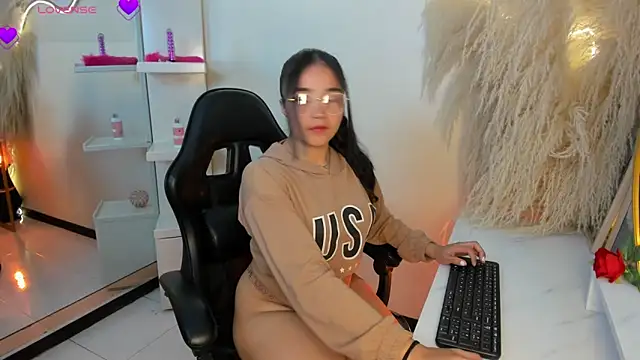 CamiJones online show from September 22, 12:40 pm