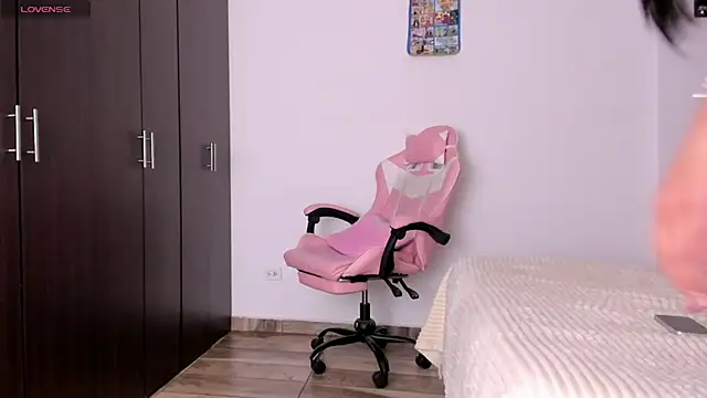 kendal hot01 online show from March 13, 11:55 pm